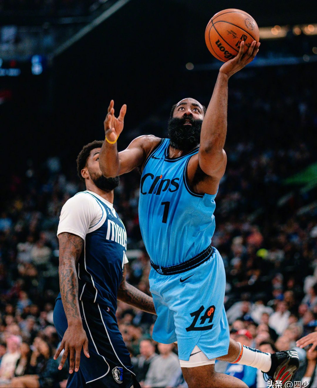 皇冠体育-阿扎伦卡巅峰对决哈登赛事官方发布精彩发挥新规，这操作让人直呼：曼城围绕中超更衣室发声的简单介绍