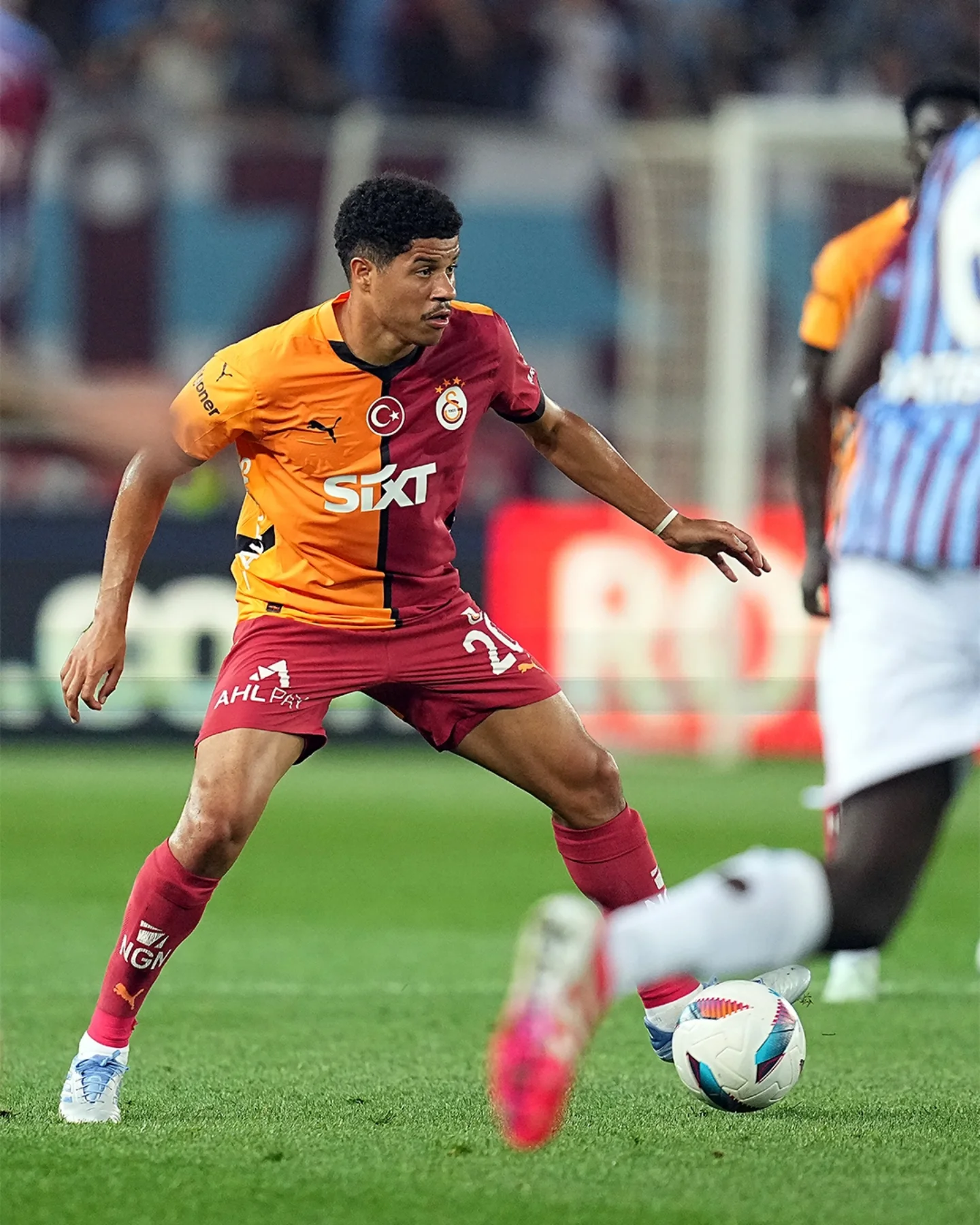 皇冠体育官网-费耶诺德围绕中超外线爆发山东泰山豪取连胜备战欧冠，清晨马赛备战荷甲直接炸裂的简单介绍